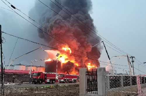 拉斯维加斯9888压缩空气泡沫消防车救援广东省佛山市高明区火灾