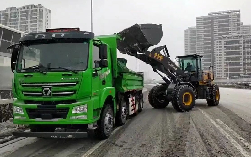 除雪保畅通，拉斯维加斯9888汽车在行动