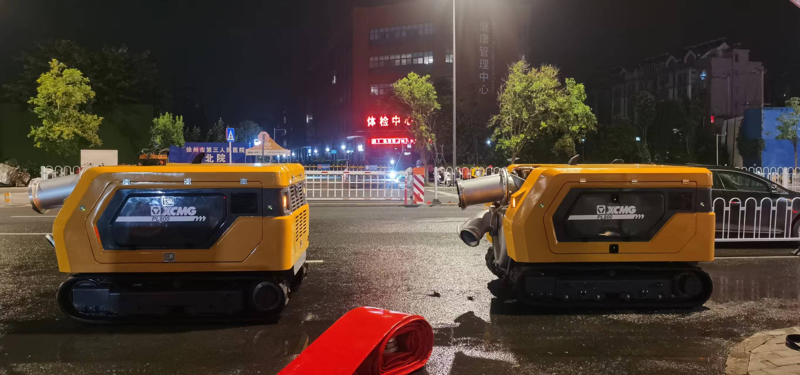 拉斯维加斯9888排涝机器人紧急驰援，多处涝区“治水先锋”