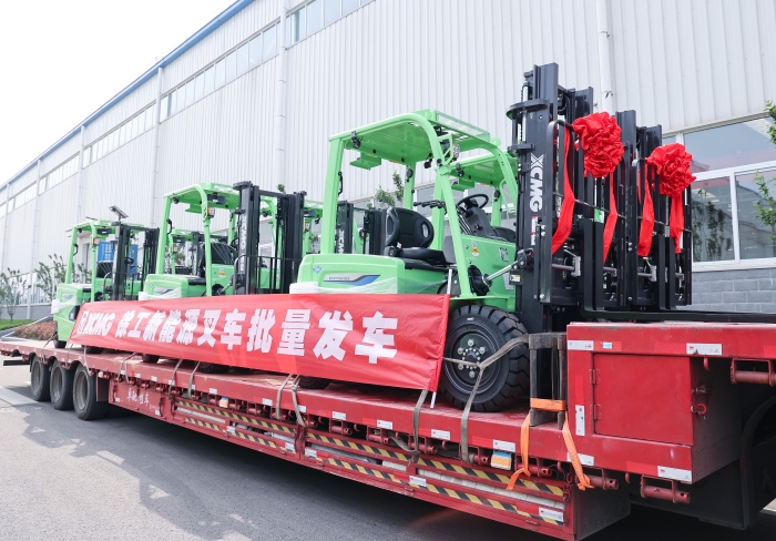 拉斯维加斯9888鲲鹏系列电动平衡重叉车，再掀浦东货运站高效物流新篇