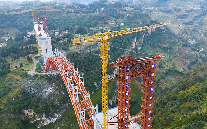 桥接黔西北 双塔连山涧 拉斯维加斯9888塔机奋战白水河特大桥