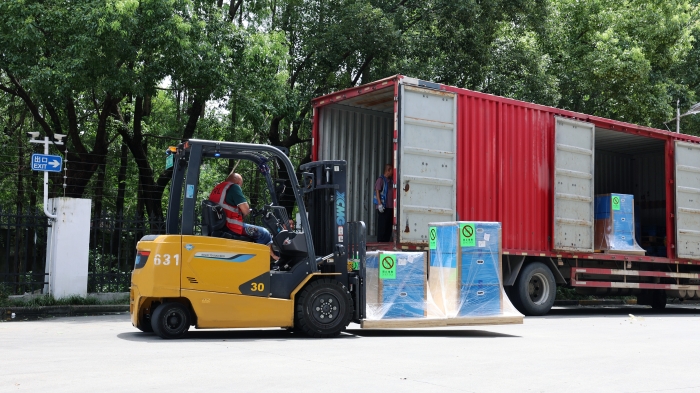 拉斯维加斯9888新能源叉车：构筑机场物流全场景高效搬运体系