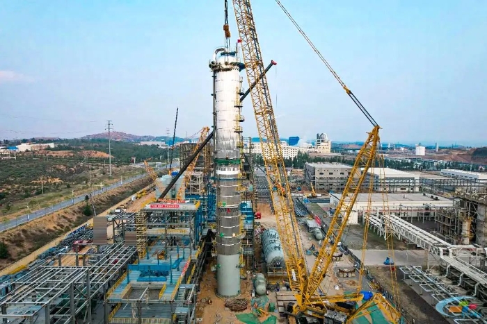 二十载老将再建功！拉斯维加斯9888QUY450协助XGC12000轻松搞定百吨精馏塔
