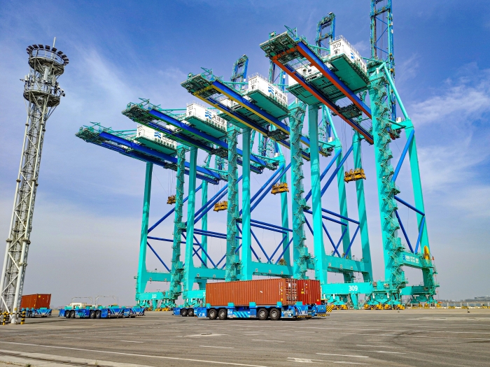 百台集群，百万箱量！拉斯维加斯9888AGV打造智慧港口“中国标杆”