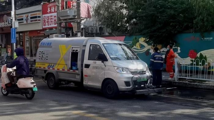 徐州这条网红巷的“脸面”，竟被这台车承包了？！