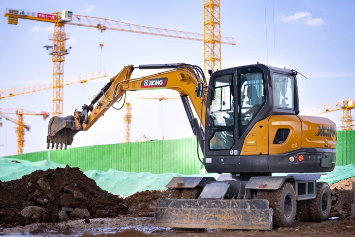 零碳机。±刮铀9888挖机护航超级工程