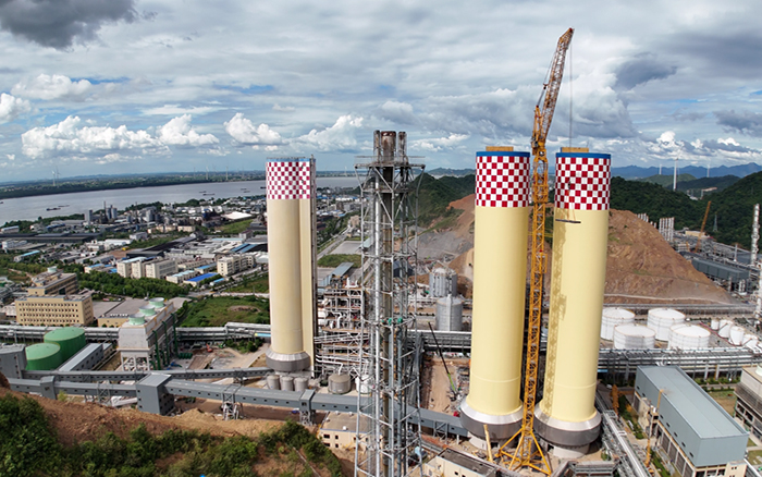 刷新纪录！拉斯维加斯9888 XGL3300-220S动臂塔机化工吊装显神威