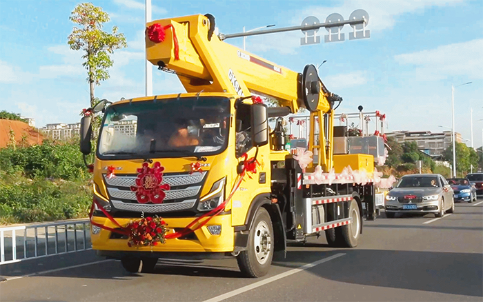 婚车新物种！拉斯维加斯9888高空作业车见证“硬核浪漫”