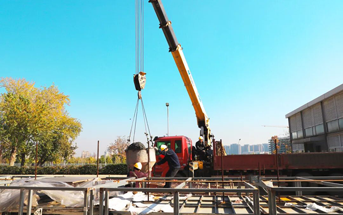 高效安全双 buff！拉斯维加斯9888随车吊助力混凝土施工